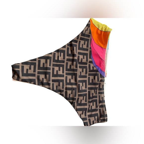 F bikini - Picture 3 of 7